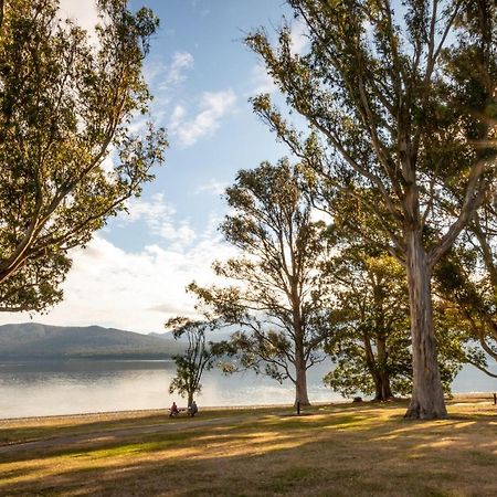 Hop, Skip And Jump To The Lake - Te Anau House Exteriör bild