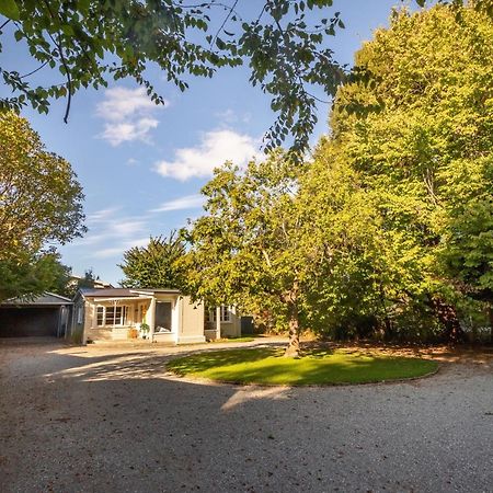 Hop, Skip And Jump To The Lake - Te Anau House Exteriör bild