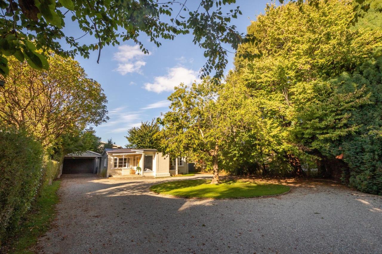 Hop, Skip And Jump To The Lake - Te Anau House Exteriör bild
