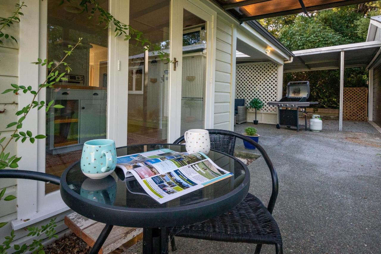 Hop, Skip And Jump To The Lake - Te Anau House Exteriör bild