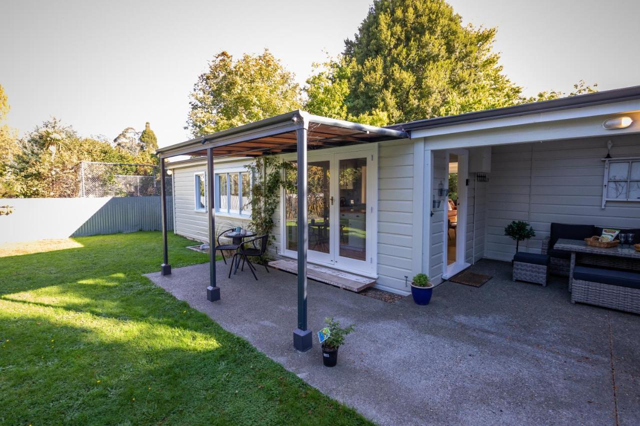 Hop, Skip And Jump To The Lake - Te Anau House Exteriör bild
