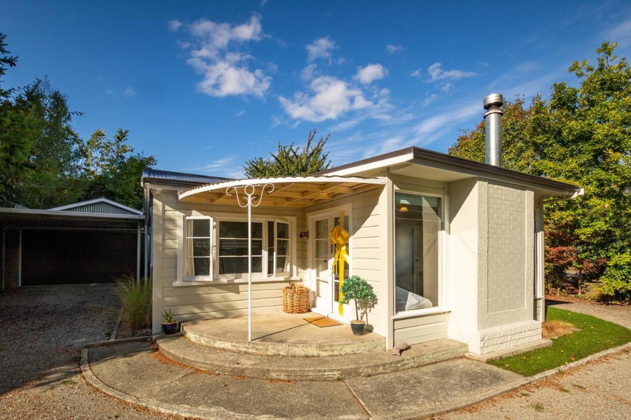Hop, Skip And Jump To The Lake - Te Anau House Exteriör bild